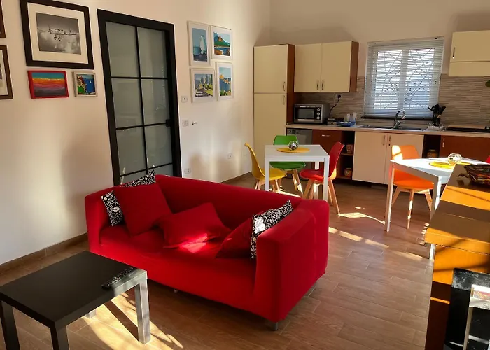 לינה וארוחת בוקר Domus Joannina 4*