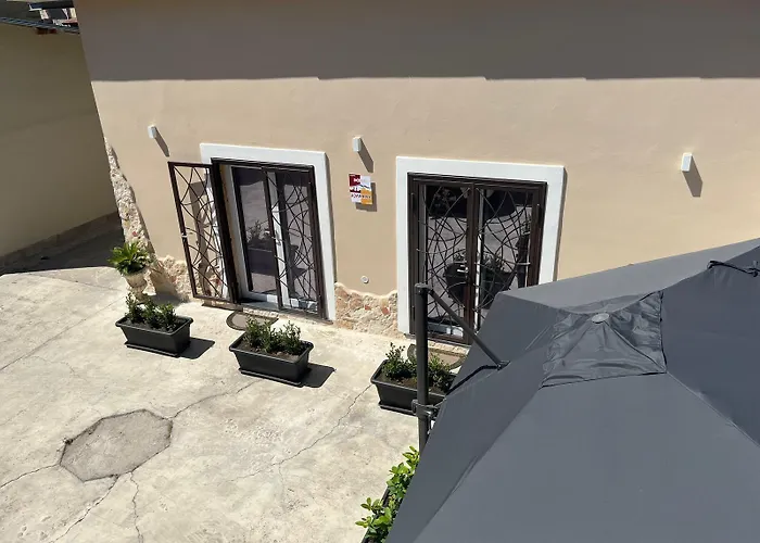 לינה וארוחת בוקר Domus Joannina